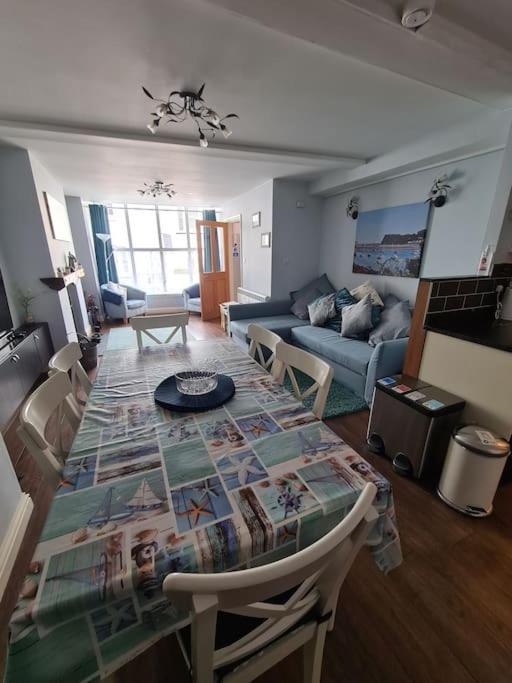 Beach Retreat Village Centre Location 샬돈 외부 사진