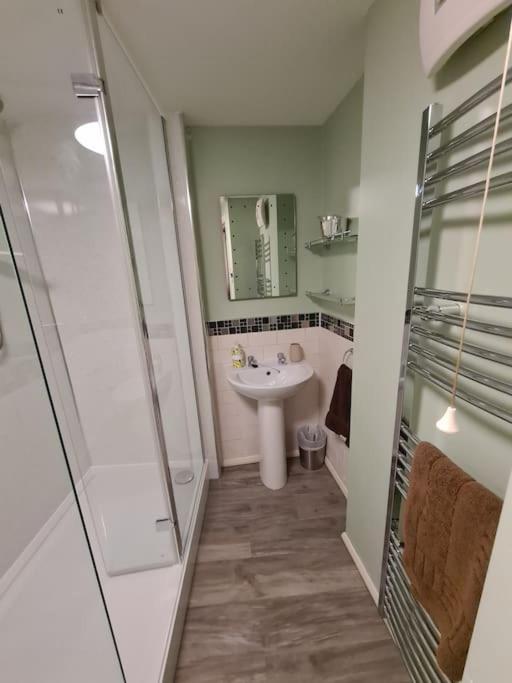 Beach Retreat Village Centre Location 샬돈 외부 사진