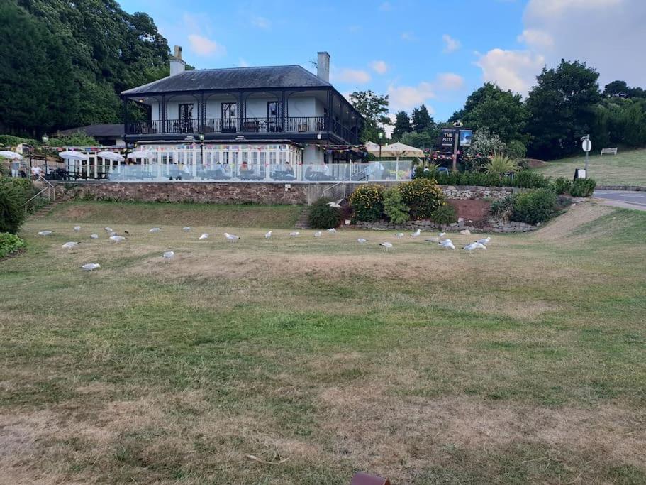Beach Retreat Village Centre Location 샬돈 외부 사진